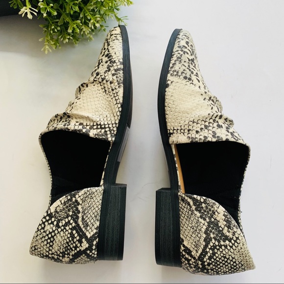 Open shank tuxedo stone snake print ballerina - Picture 6 of 7